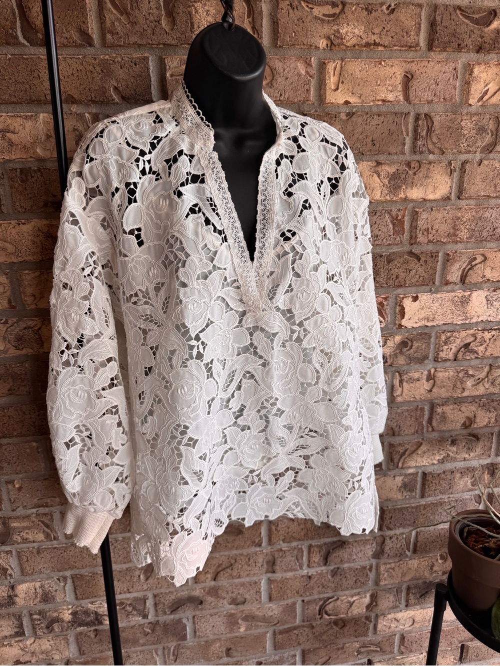Alice + Olivia White Floral Guipure Lace Blouse + Camisole SP - Picture 6 of 16
